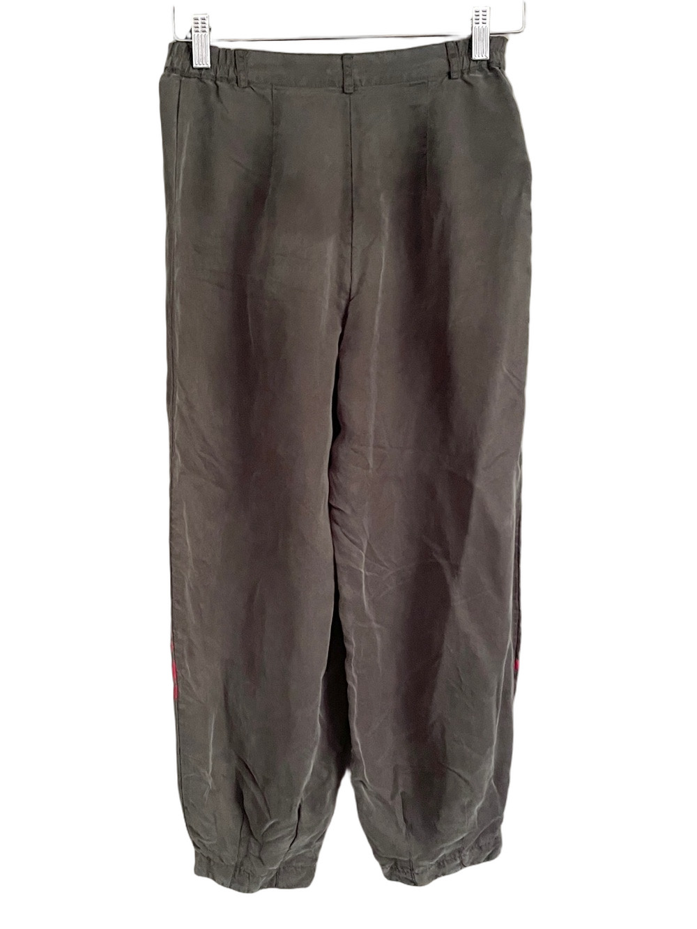 Gray Silk Balloon Capri Pants w/ Hand Painted Flowers - XS / Small 🎈 - Picture 8 of 11